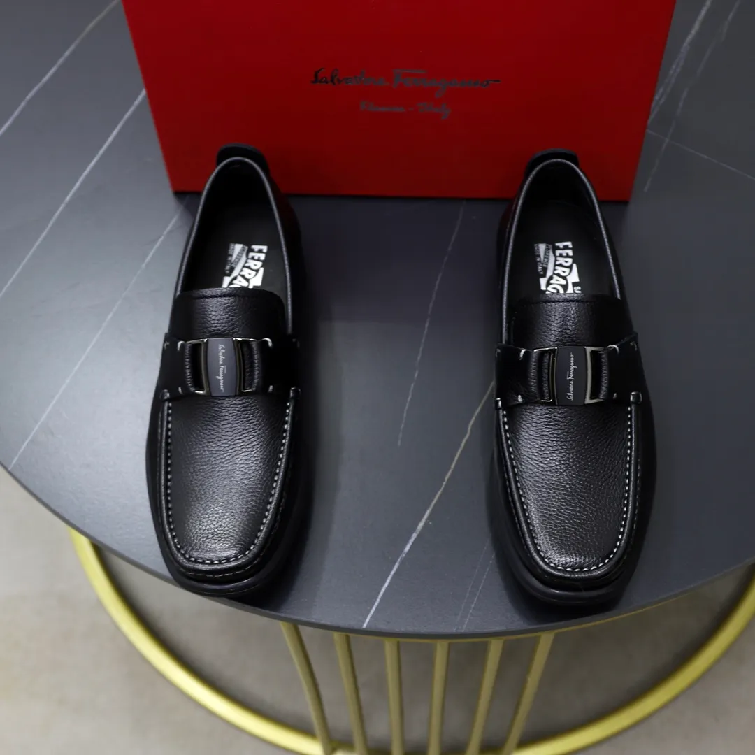 Men's shoes: 270🙅‍♂️🙅‍♂️🙅‍♂️Niuli Brand: Ferragamo Standard code: Men's code 38/44 (45 customized) Grade: Same as the official website Material: Original imported cowhide leather lining Original wear-resistant lightweight outsole Style category: Men's casual slip-on shoes Distinguished luxury brand elements top luxury Color: Actual picture color
